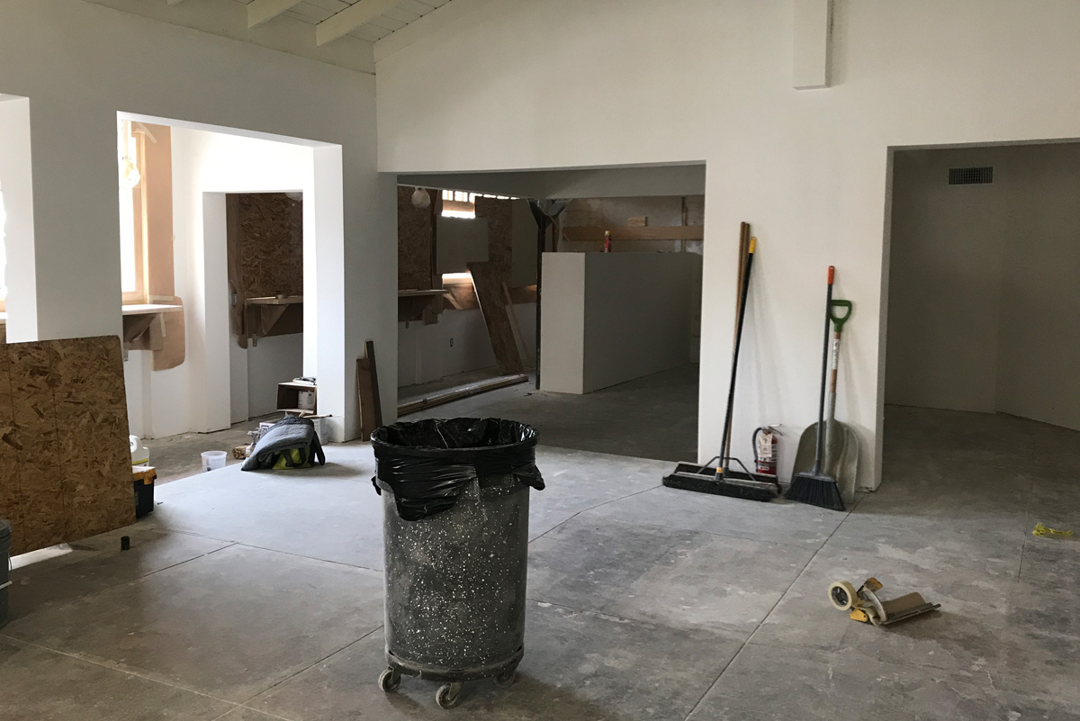 DamRoastHouseInterior.jpg
