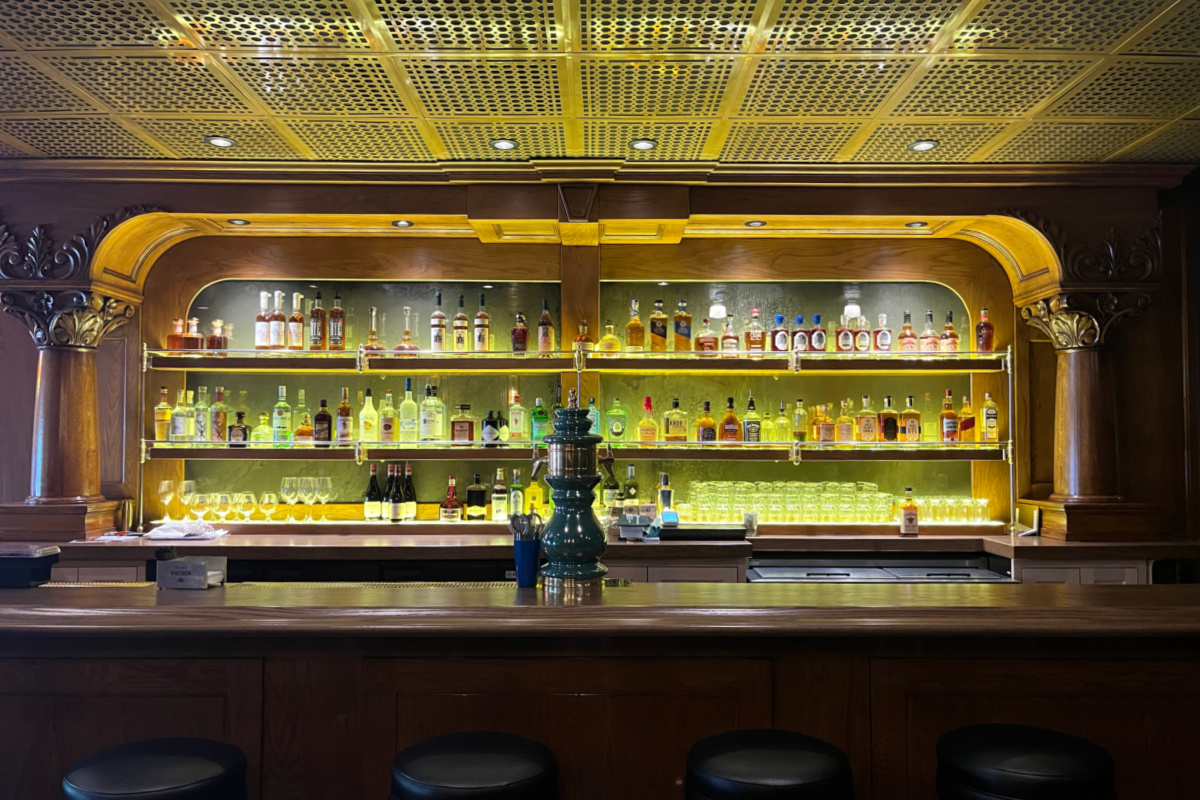 SkinnyBarInterior5.jpg